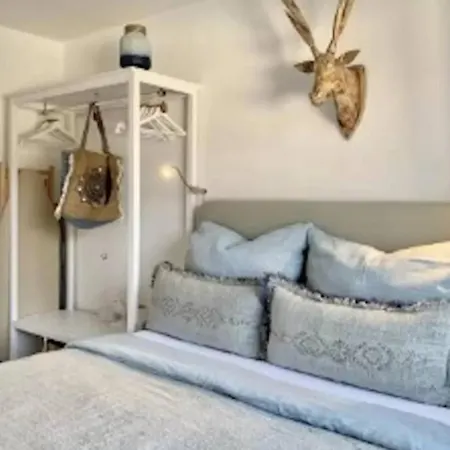Design Ferienwohnung Mit Bergblick Und Schwimmbad Apartment