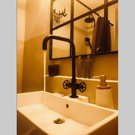 Design Ferienwohnung Mit Bergblick Und Schwimmbad Apartamento *